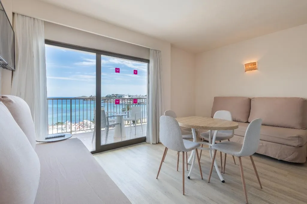 SUITE CAPACITY 5 Room, Leonardo Royal & Suites hotel Ibiza Santa Eulalia, Ibiza