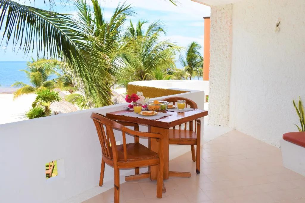 SUITE OCEAN FRONT Room, Arrecifes Suites, Cancun Area