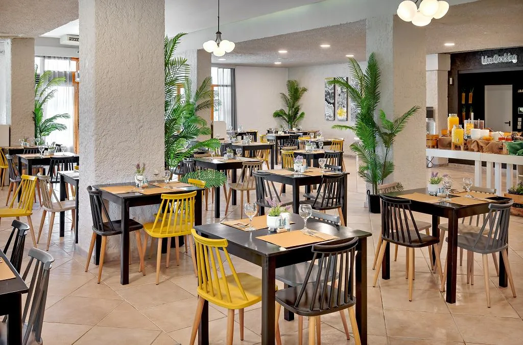 Restaurant, The Grove Seaside Hotel, Athens