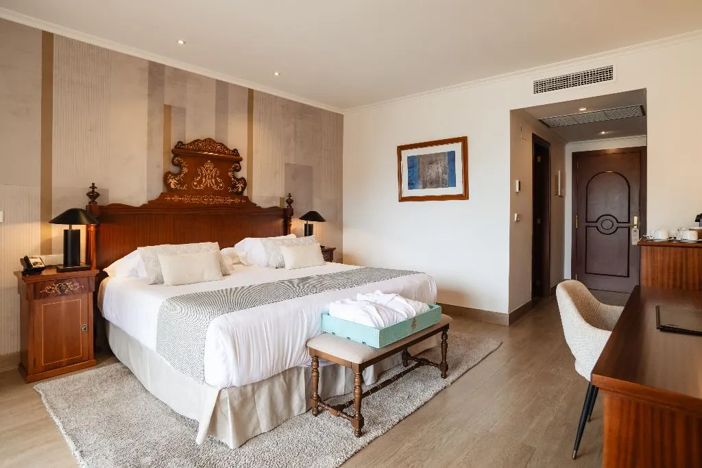 Double or Twin DELUXE SEA FRONT Room, Secrets Mallorca Villamil Resort & Spa Only Adults, Majorca