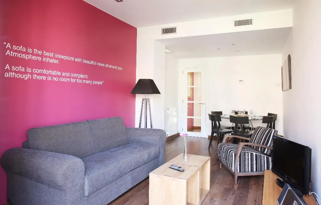 APARTMENT CAPACITY 6 TWO BEDROOMS Room, MH Apartments Suites, Barcelona