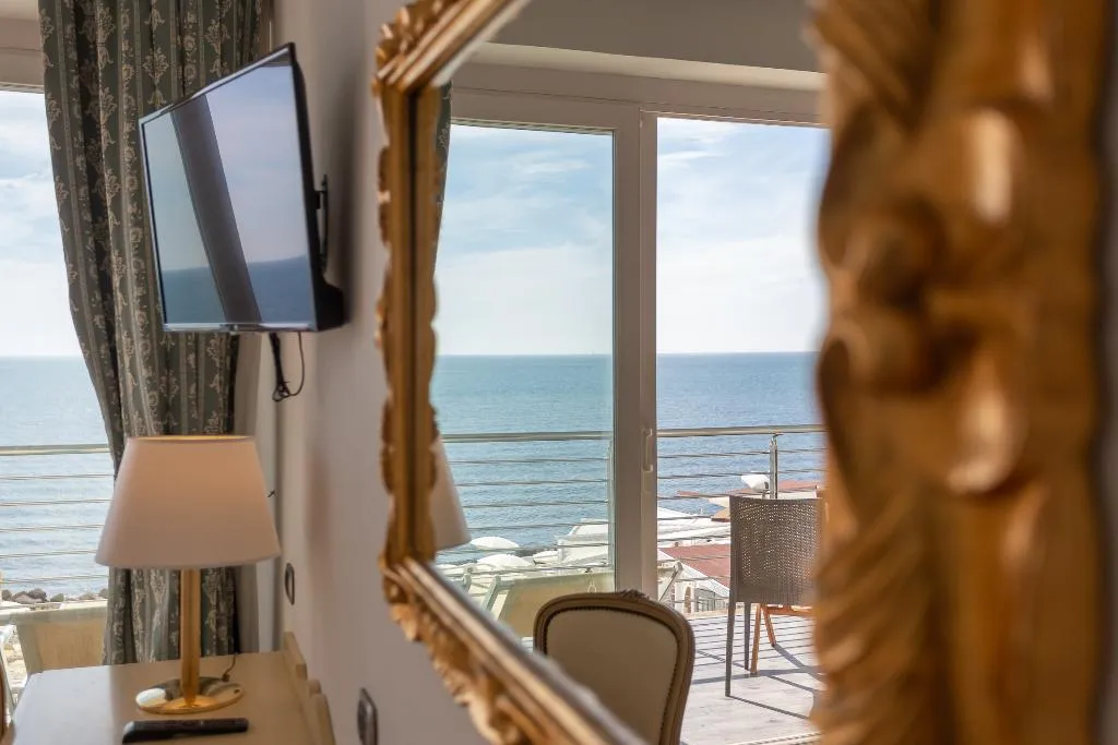 DOUBLE SINGLE USE SUPERIOR SEA VIEW Room, Cavalluccio Marino Hotel, Rome