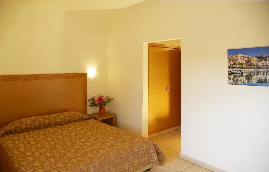 QUADRUPLE STANDARD Room, Itanos, Crete