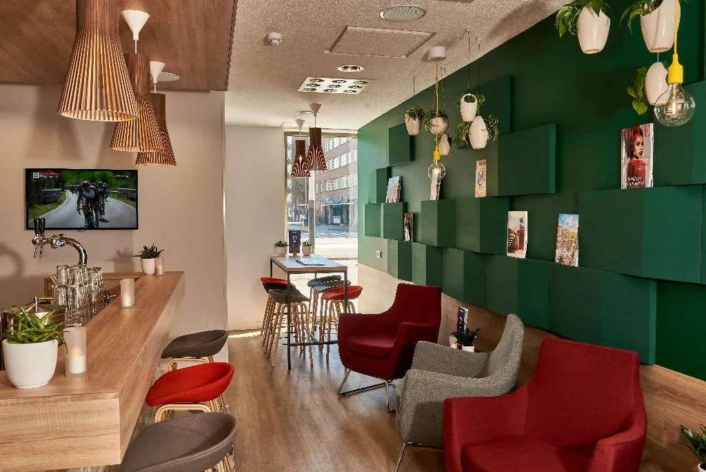 Bar, Holiday Inn Express Amsterdam - City Hall, Amsterdam