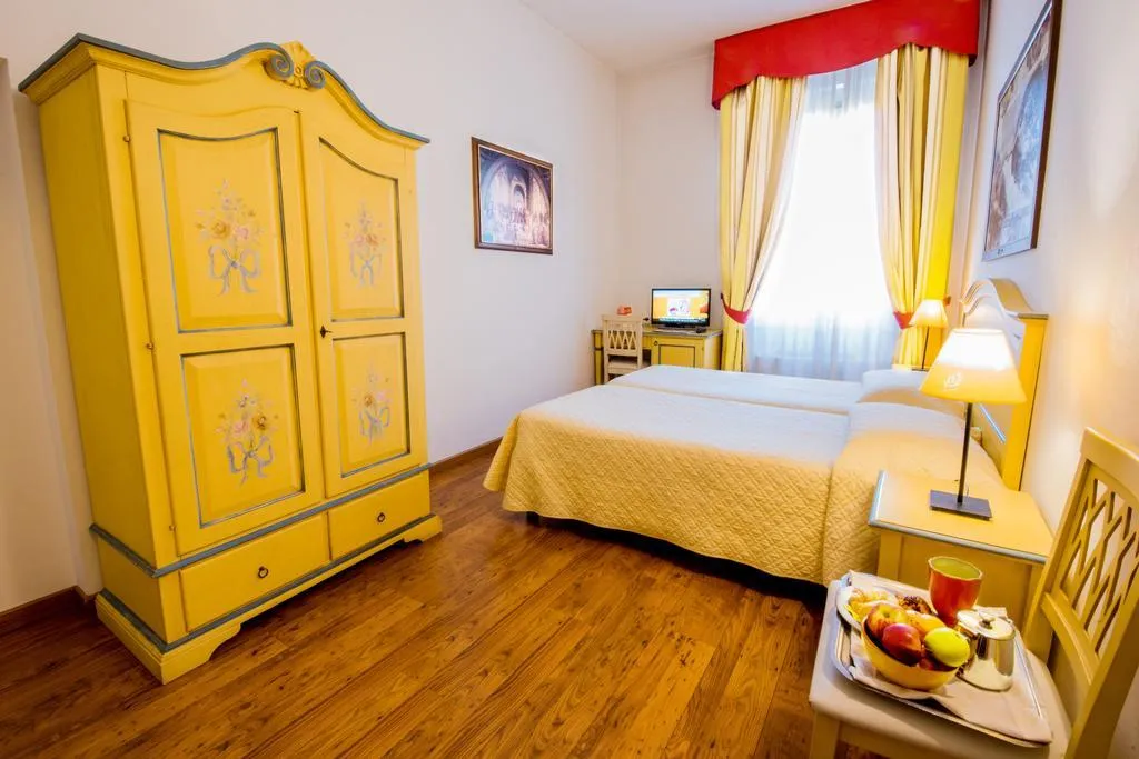 Double or Twin STANDARD Room, Vasari Palace, Florence