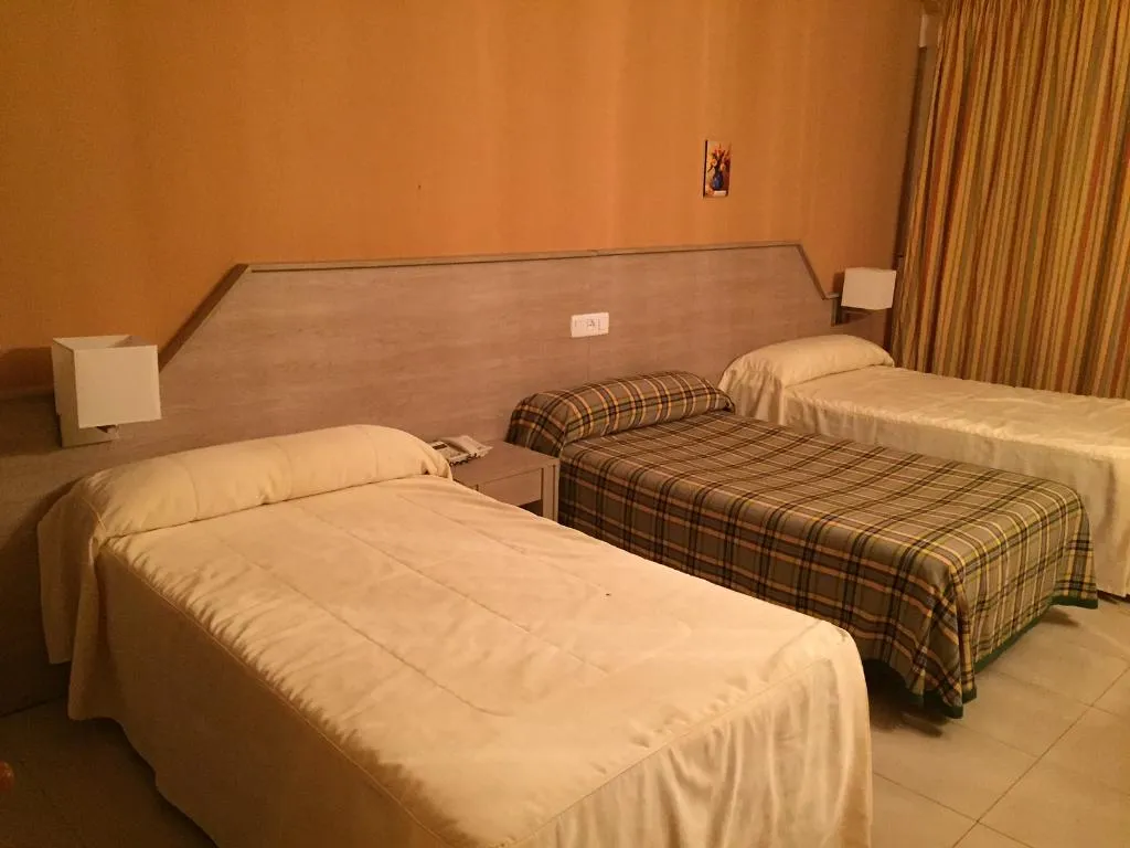 TRIPLE STANDARD Room, Manzanares, Madrid