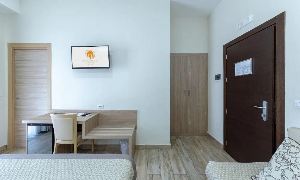 Room, Hotel Del Sole, Naples