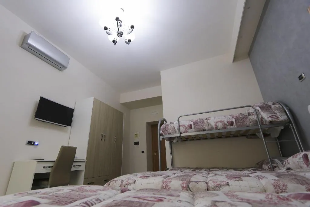 Room, Donn'Anna Bed & Breakfast, Naples