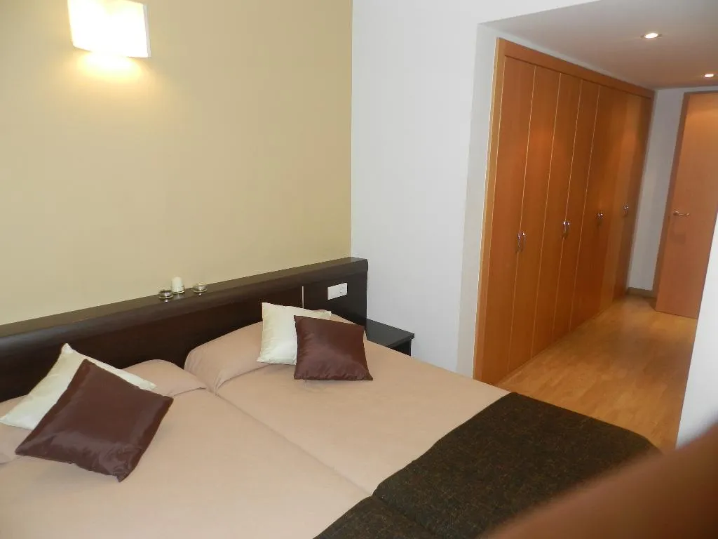 APARTMENT CAPACITY 2 Room, Travessera Parc Guell Apartamentos, Barcelona