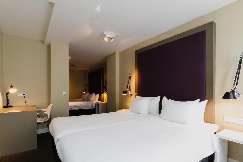 QUADRUPLE STANDARD Room, Hotel Roemer, Amsterdam