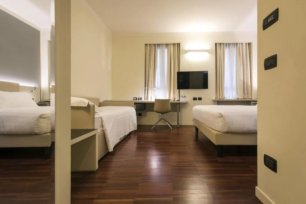 Room, 43 Station Hotel, Milan