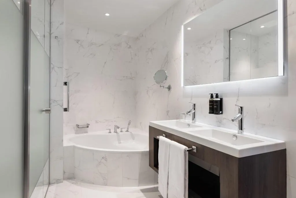 JUNIOR SUITE KING SIZE BED Room, Eurostars Universal Lisboa, Lisbon