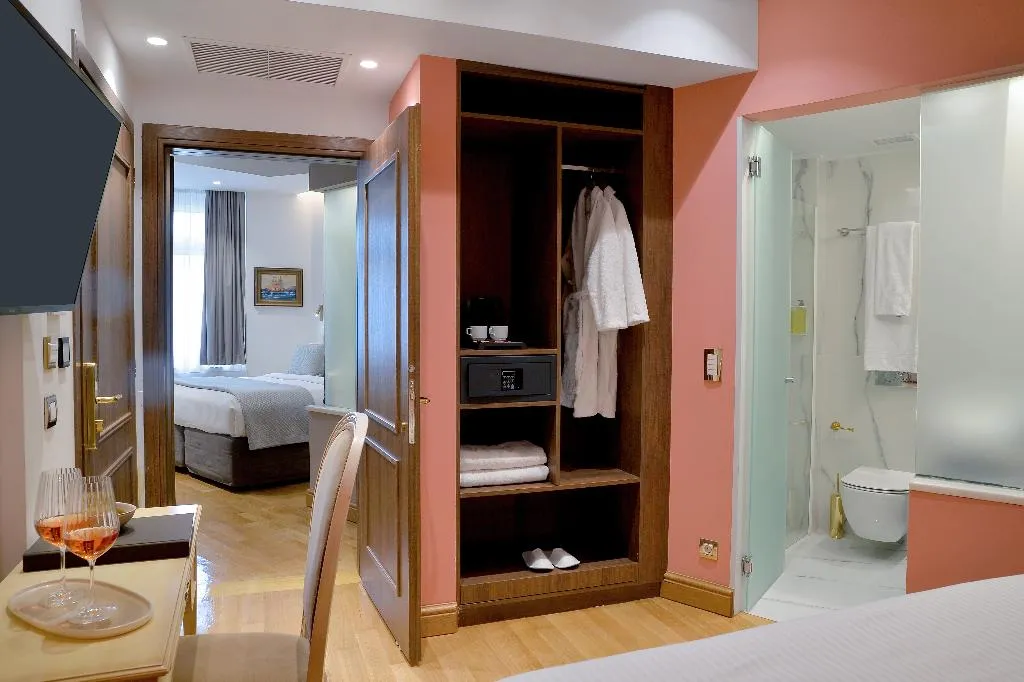 FAMILY ROOM DELUXE Room, Acropolian Spirit Boutique Hotel, Athens