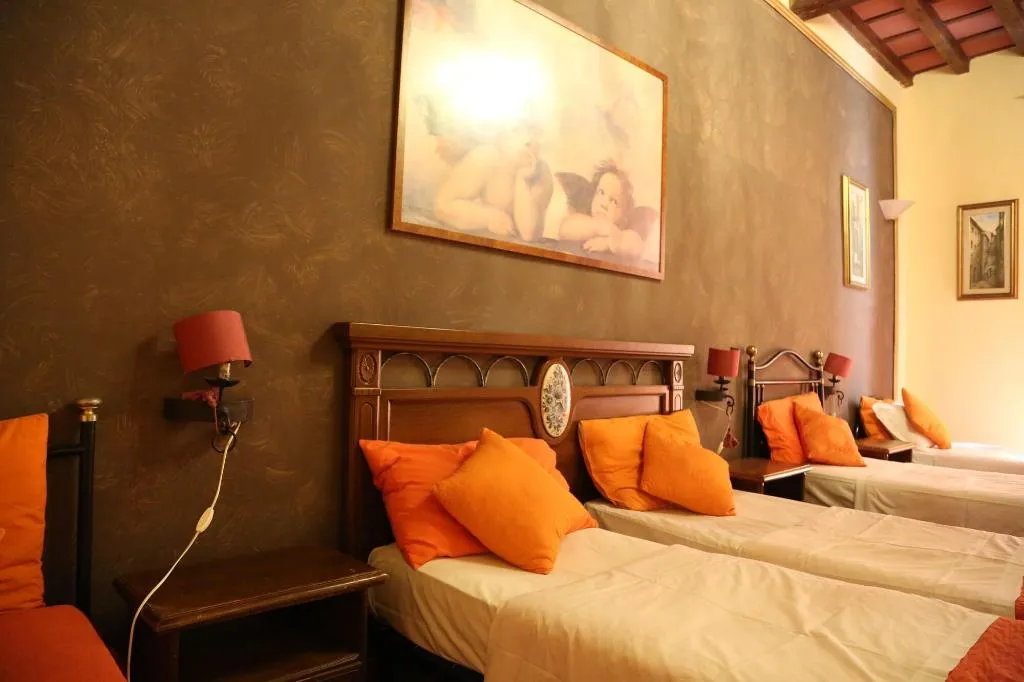 Room, Riverbanks, Florence