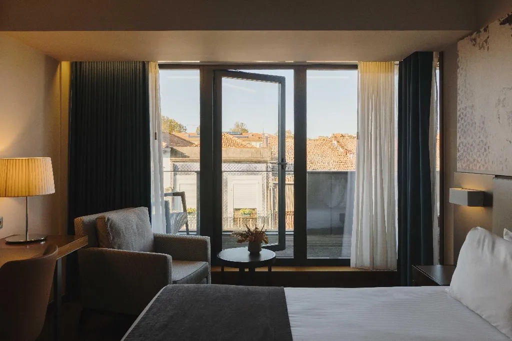 DOUBLE SINGLE USE WITH BALCONY Room, Timbre Heroismo, Porto