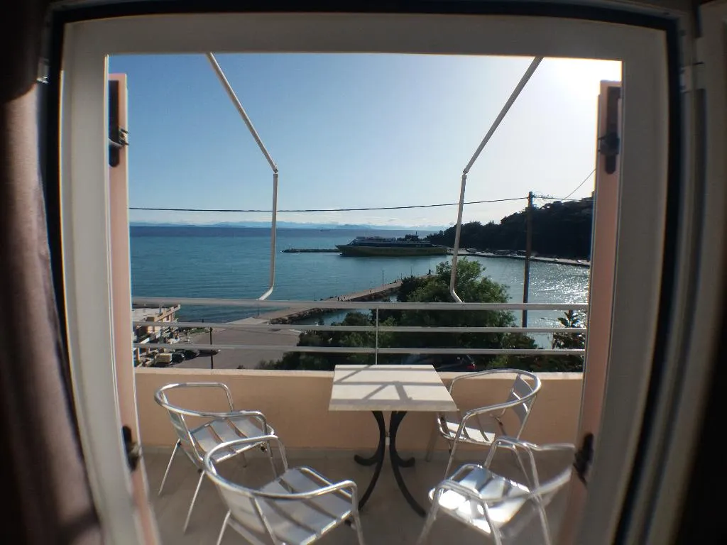 APARTMENT CAPACITY 5 Room, Harbour View, Kalamata