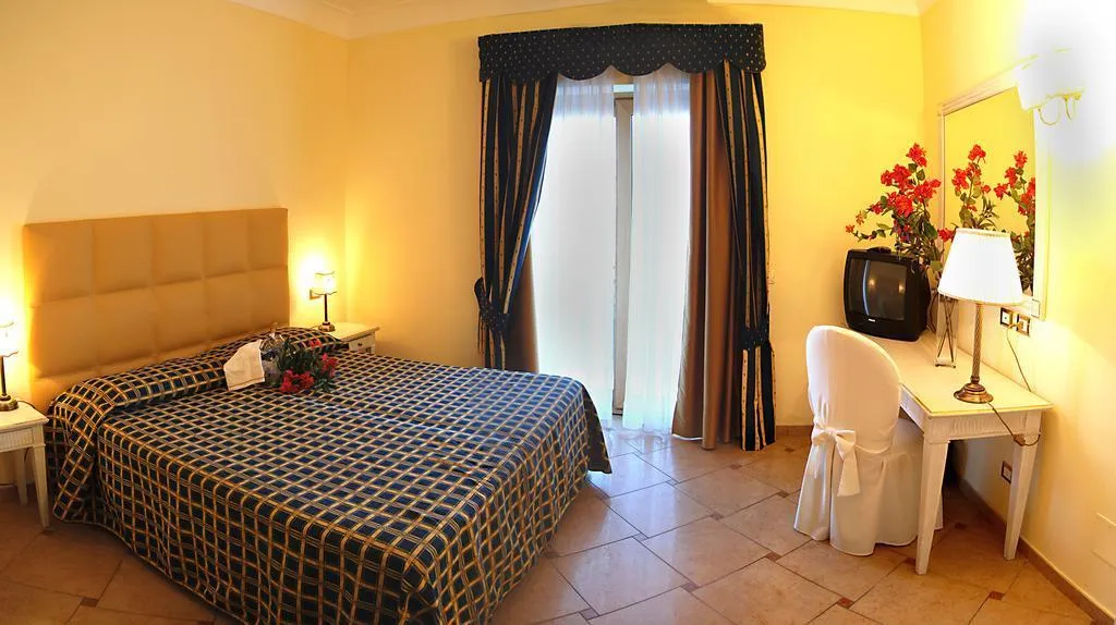 Room, La Vue D'Or, Naples