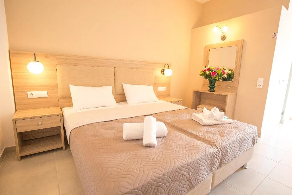 STUDIO SUPERIOR POOL VIEW Room, Mastorakis Studios, Crete