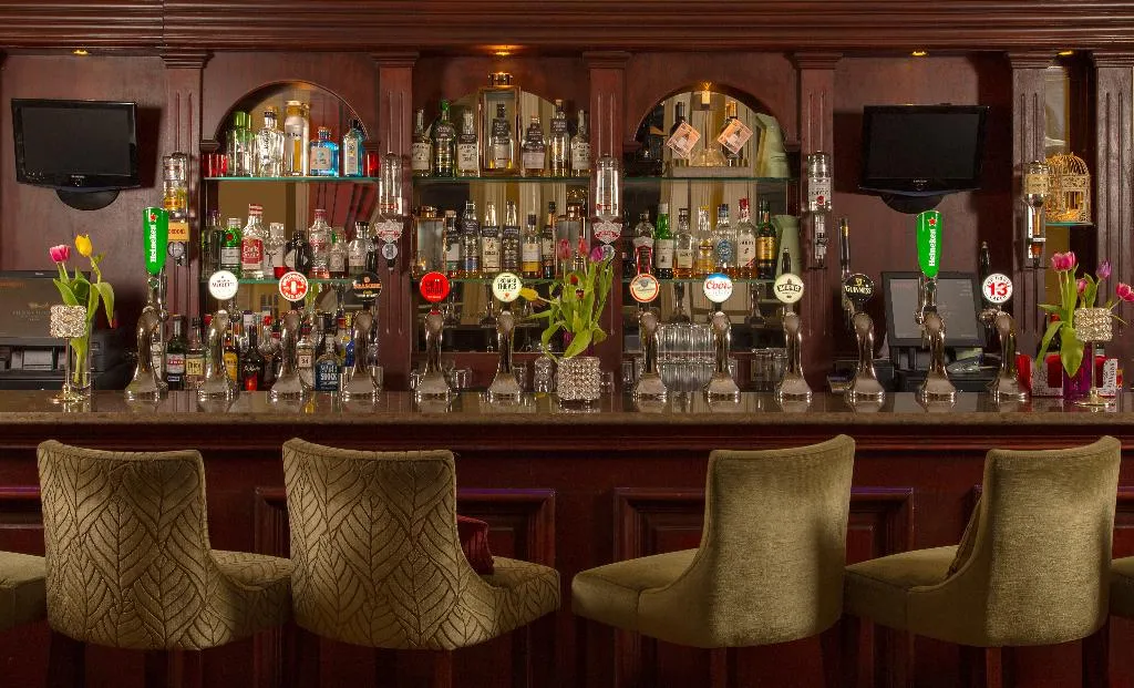 Bar, Cork's Vienna Woods Hotel and Villas, Cork