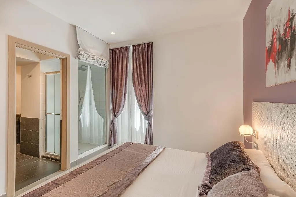 DOUBLE STANDARD Room, Trevi Palace Hotel, Rome