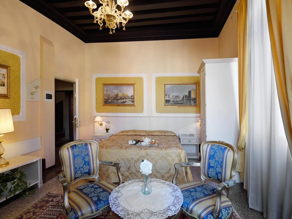 Double or Twin SUPERIOR Room, Corte dei Greci, Venice