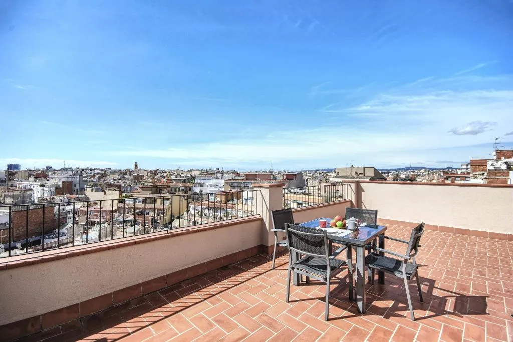 APARTMENT CAPACITY 5 ONE BEDROOM Room, Pierre & Vacances Barcelona Sants, Barcelona