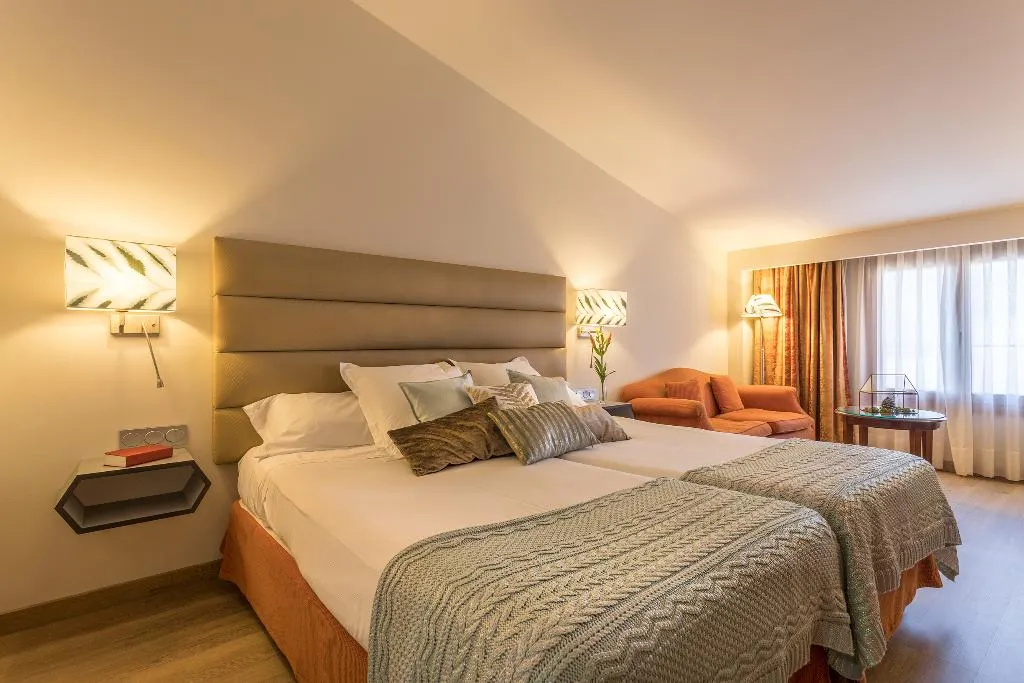 DOUBLE STANDARD Room, Izan Trujillo, Madrid