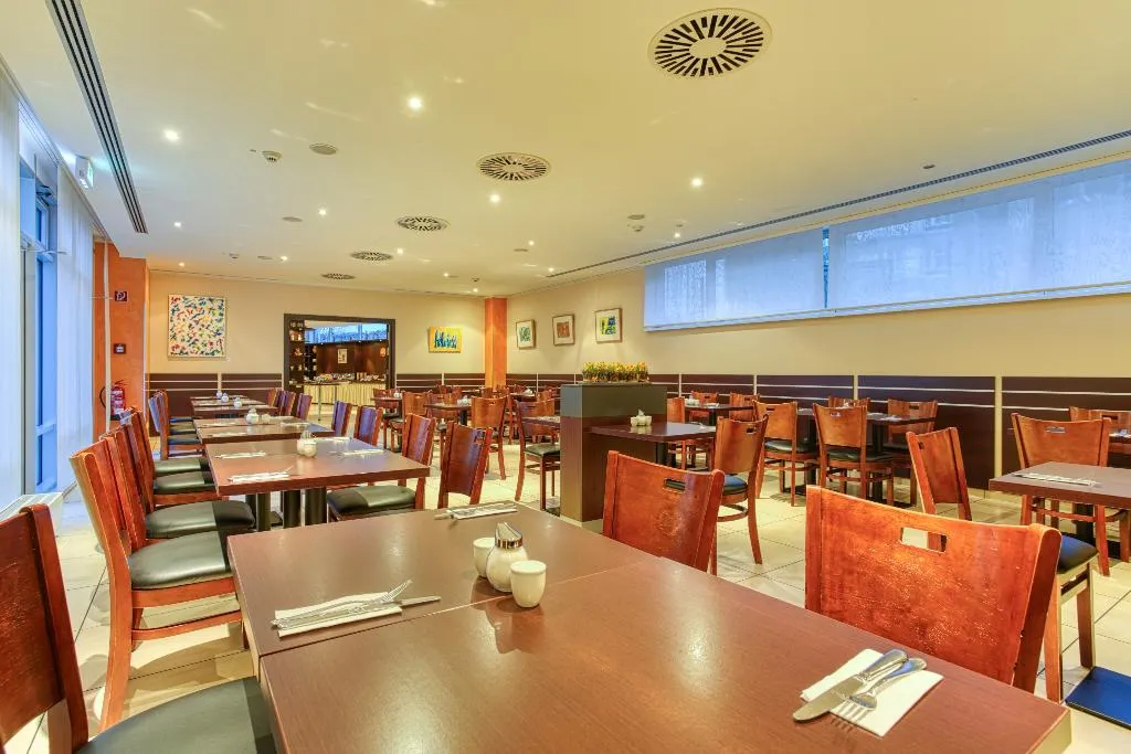 Restaurant, Titanic Comfort Kurfuerstendamm, Berlin