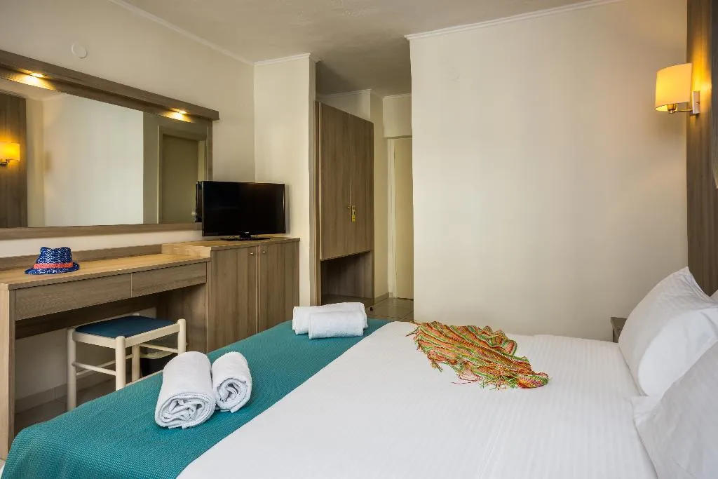 TRIPLE SUPERIOR Room, Hersonissos Central, Crete