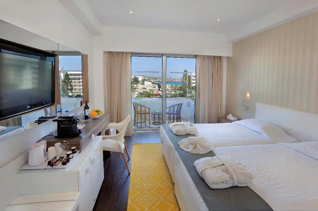 TWIN DELUXE SIDE SEA VIEW Room, Nestor, Cyprus