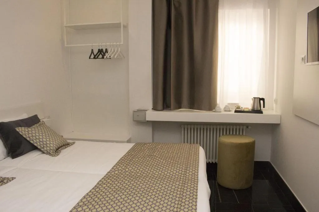 Room, Hotel Fiorentina, Naples