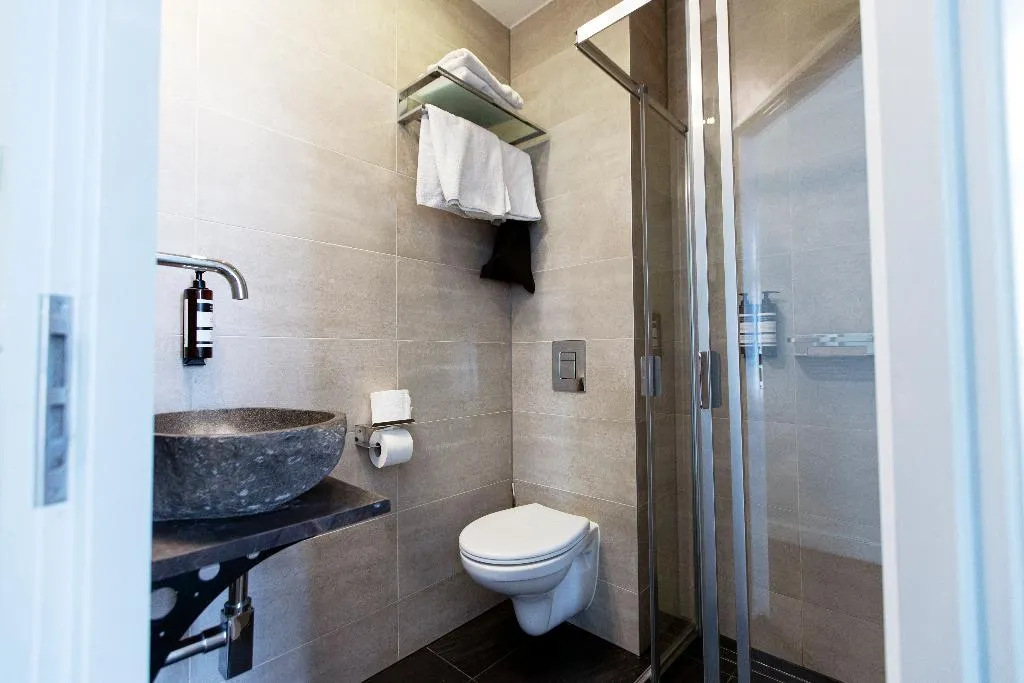 TWIN STANDARD Room, Quentin England Hotel, Amsterdam
