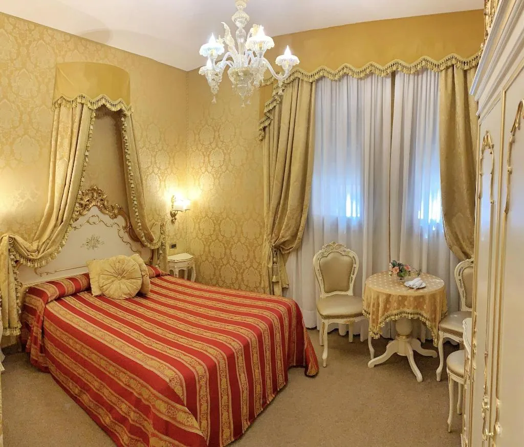 Room, Residenza Veneziana, Venice