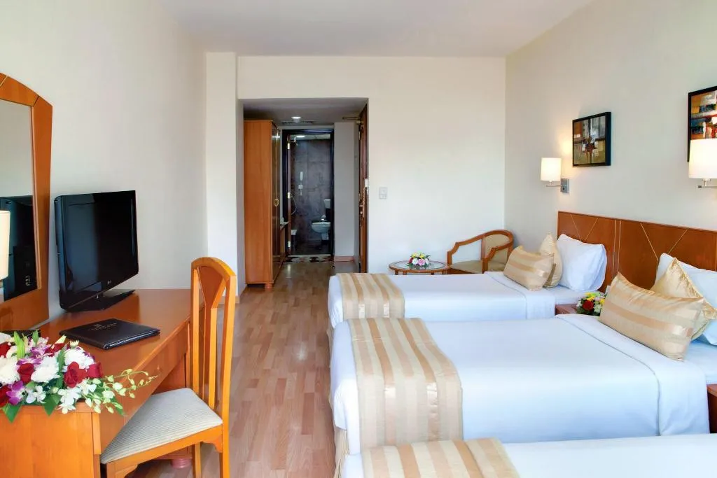 TRIPLE CLASSIC Room, Landmark Hotel Baniyas, Dubai