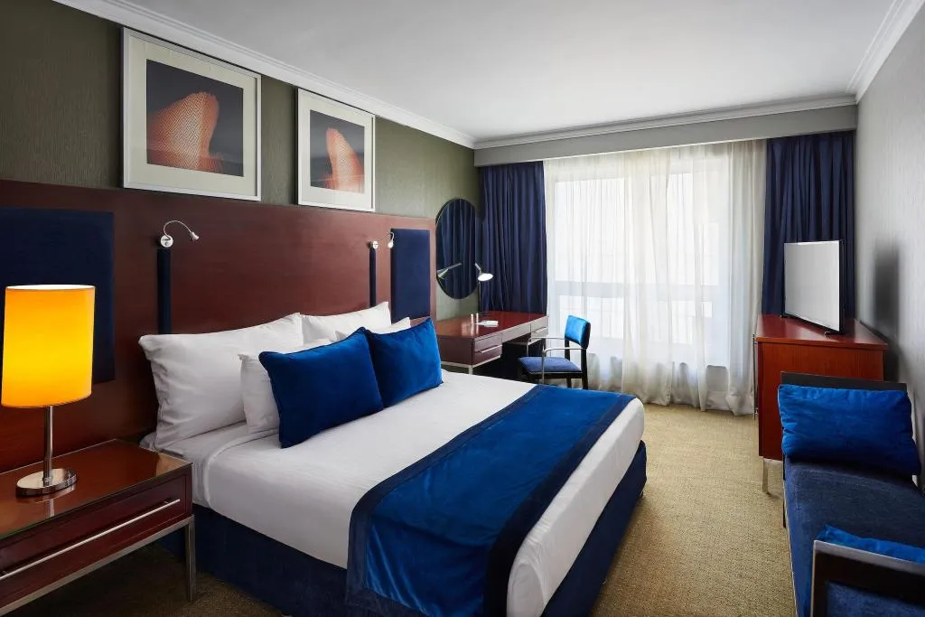 SUITE EXECUTIVE KING BED Room, Radisson Blu Cairo Heliopolis, Cairo