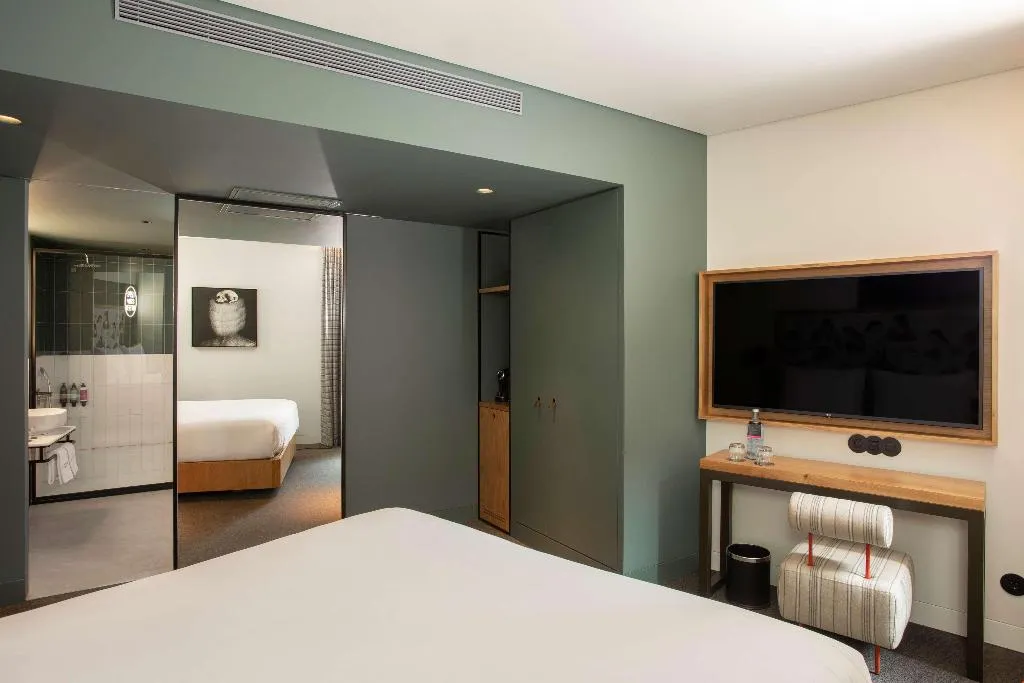 DOUBLE Accessible KING SIZE BED Room, Se Catedral Hotel Porto, Tapestry Collection by Hi, Porto