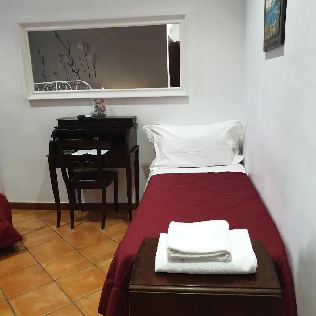 Room, La Locanda Dell Arte, Naples