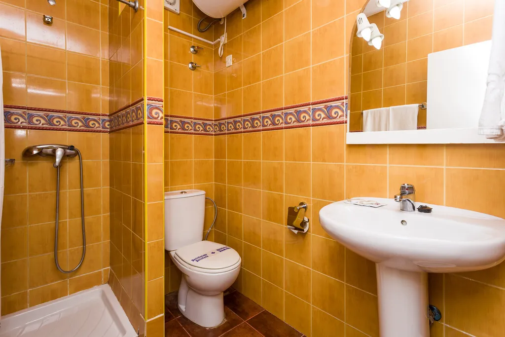 QUADRUPLE STANDARD Room, Sol y Miel, Costa Del Sol