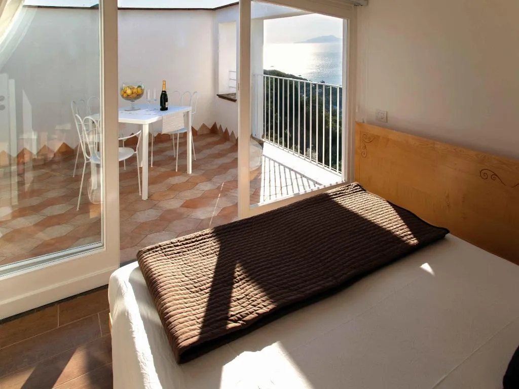 Room, Antonio Massa Lubrense, Naples