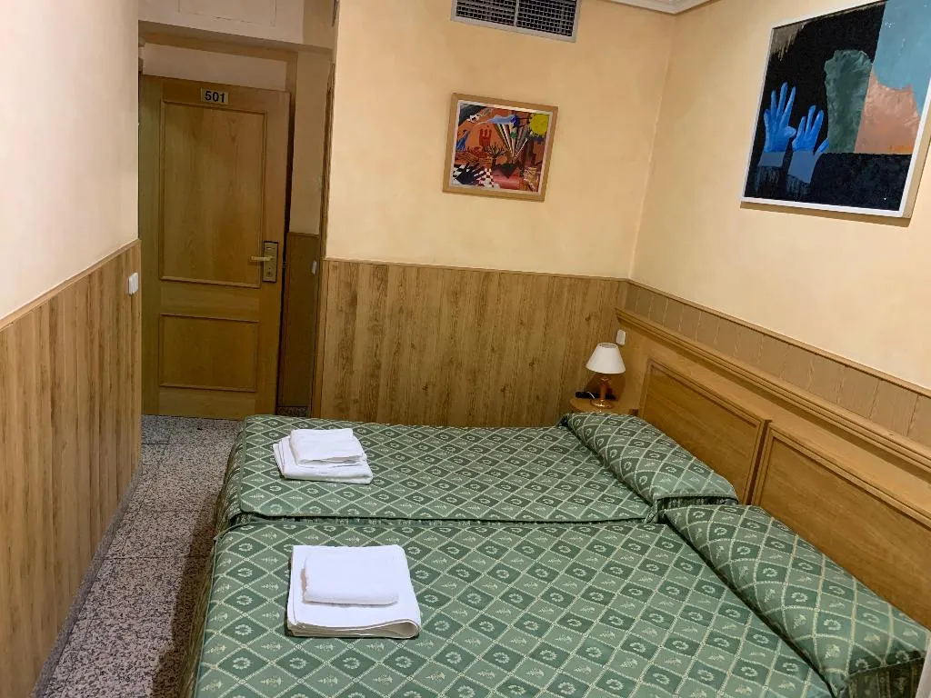 Room, Hostal Juan XXIII, Madrid