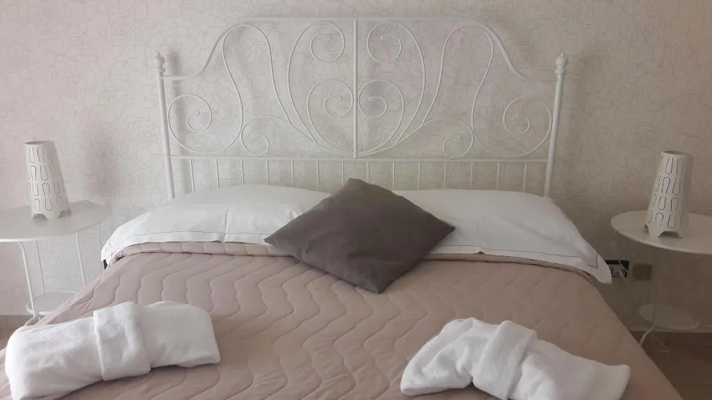 Room, Dimoramuri B&b, Catania