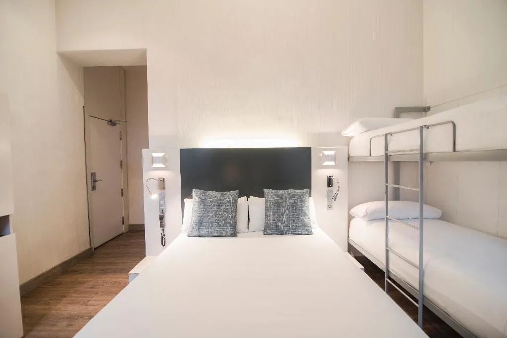 QUADRUPLE STANDARD Room, Petit Palace Canalejas, Seville