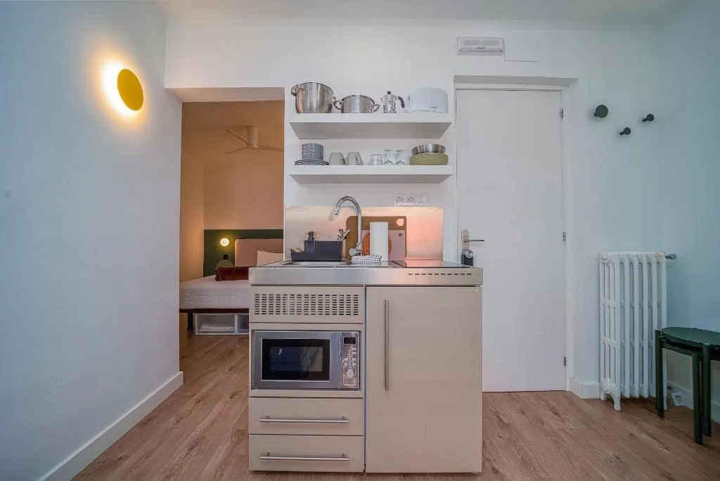 Room, Angelitomad, Madrid