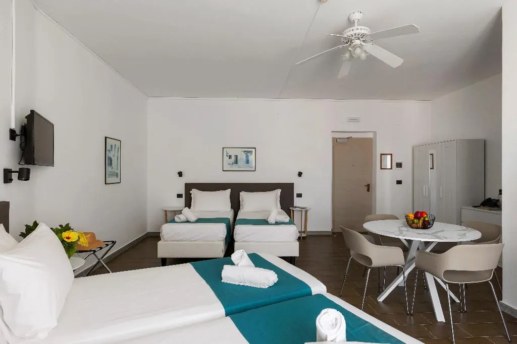 QUADRUPLE WITH BALCONY Room, Villa Collina, Taormina