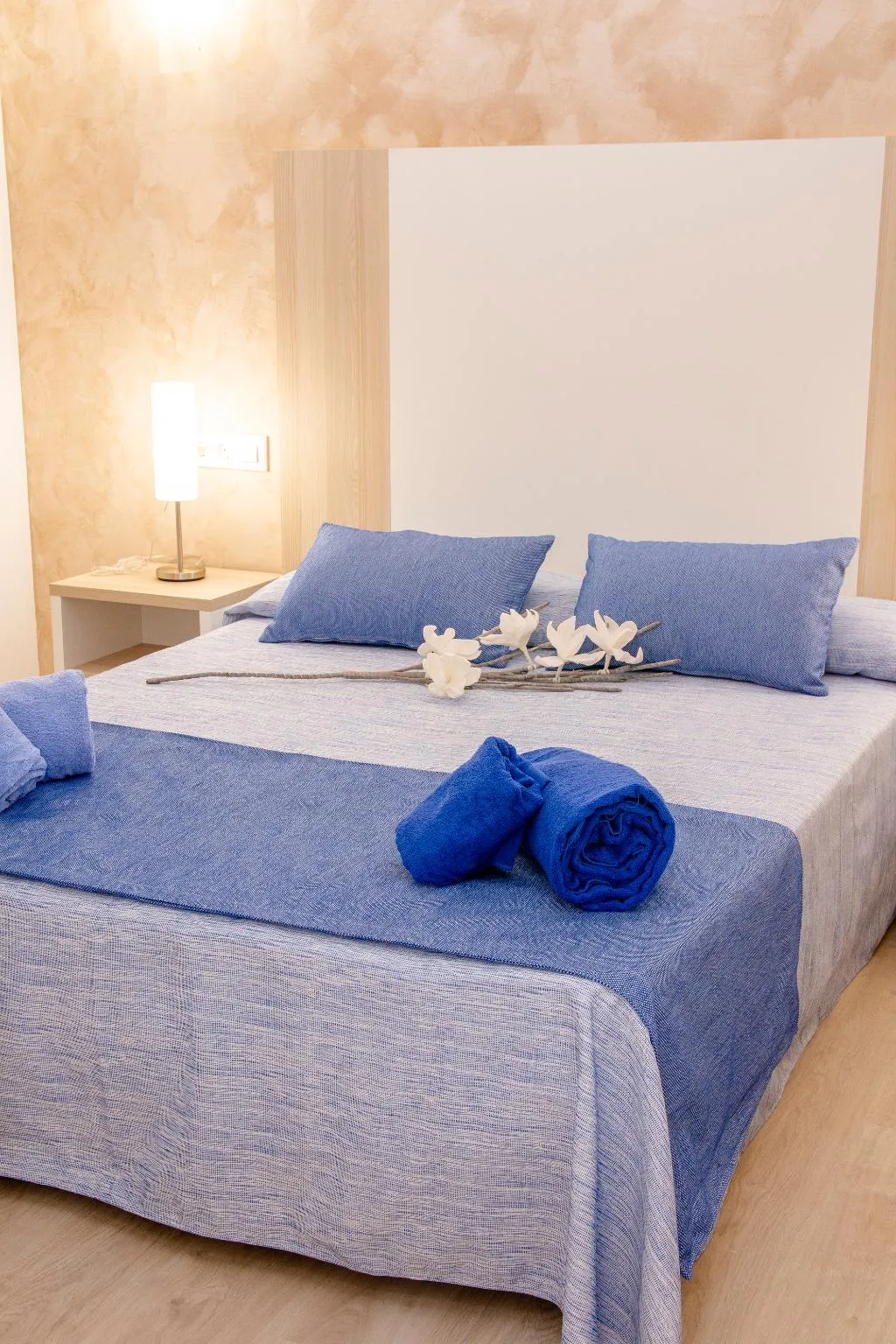 Room, Maribel, Menorca