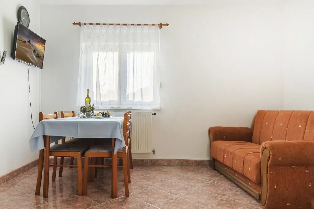 APARTMENT CAPACITY 3 Room, Apartments Danka, Istria