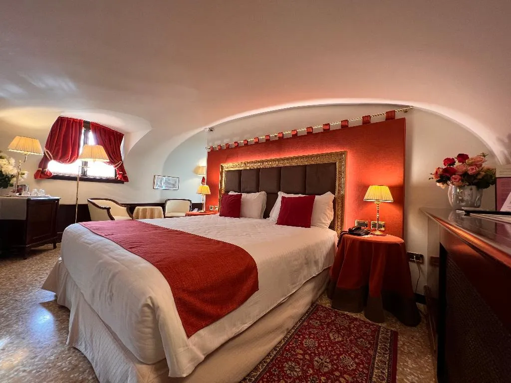 DOUBLE Accessible Room, Ruzzini Palace, Venice