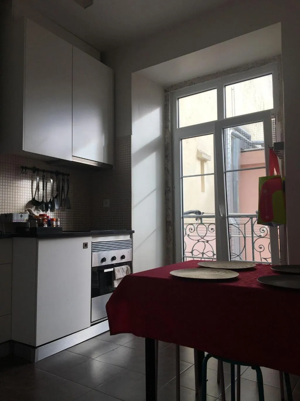 Room, Happy @ Chiado, Lisbon