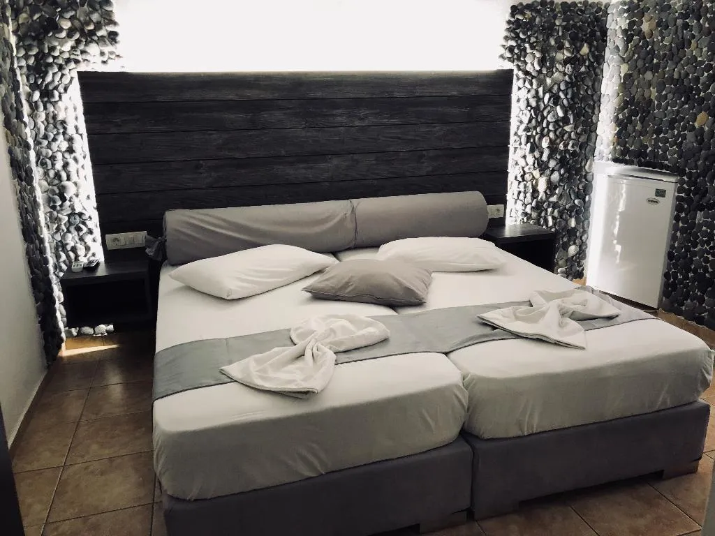 Double or Twin STANDARD Room, Villa Livadaros, Santorini