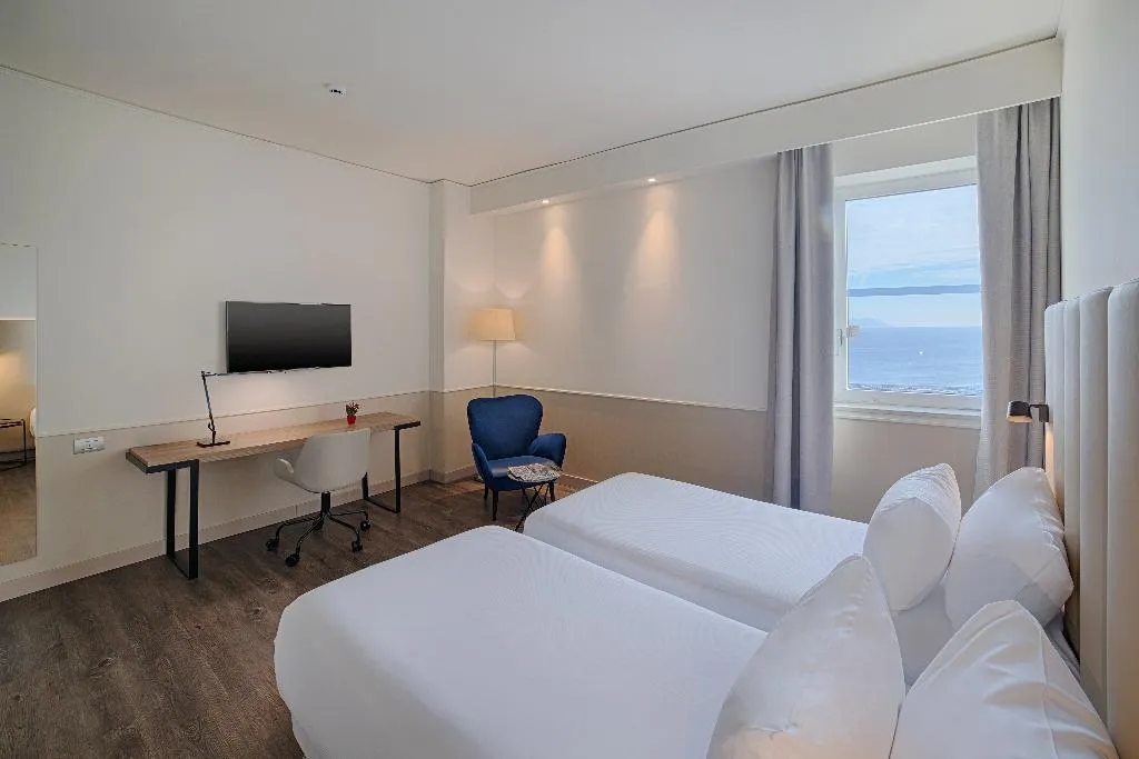 FAMILY ROOM STANDARD Room, NH Napoli Panorama, Naples